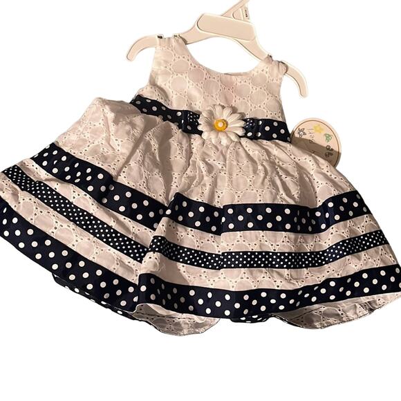 NWT Floral Eyelet Lace Blue and White Dress with Daisy - Picture 1 of 8